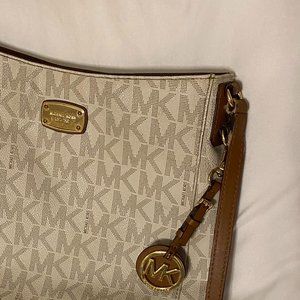 Michael Kors Jet Set Voyager MK Signature Leather Shoulder Tote Bag.